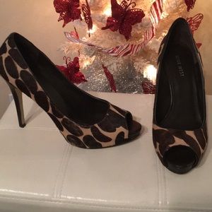 Nine West “Liatris” Animal Print Peep Toe Pumps 🐆
